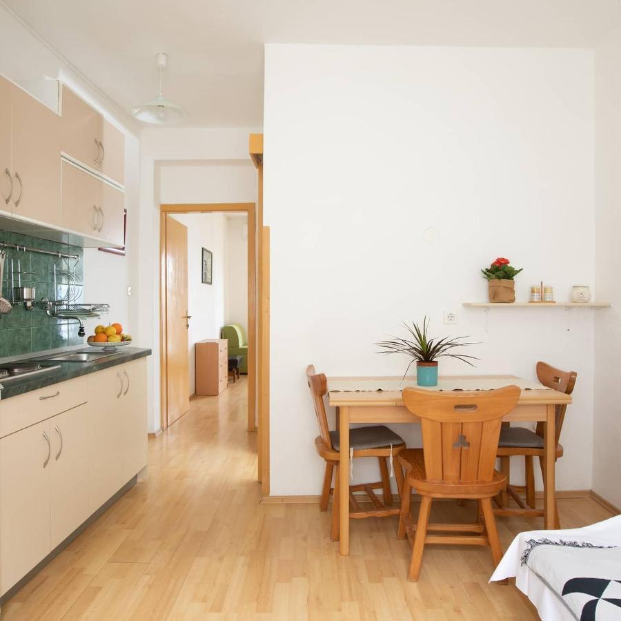 Pine And Sunshine Apartments Podgora Ngoại thất bức ảnh